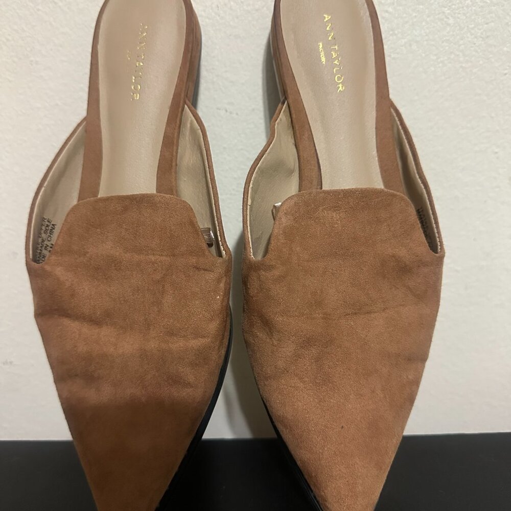 ✨ Ann Taylor Women’s Tan Suede Backless Slip-On Flats — Size 8